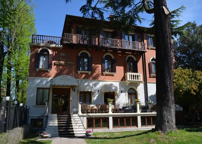 Albergo centrale: Hotel Villa Cipro